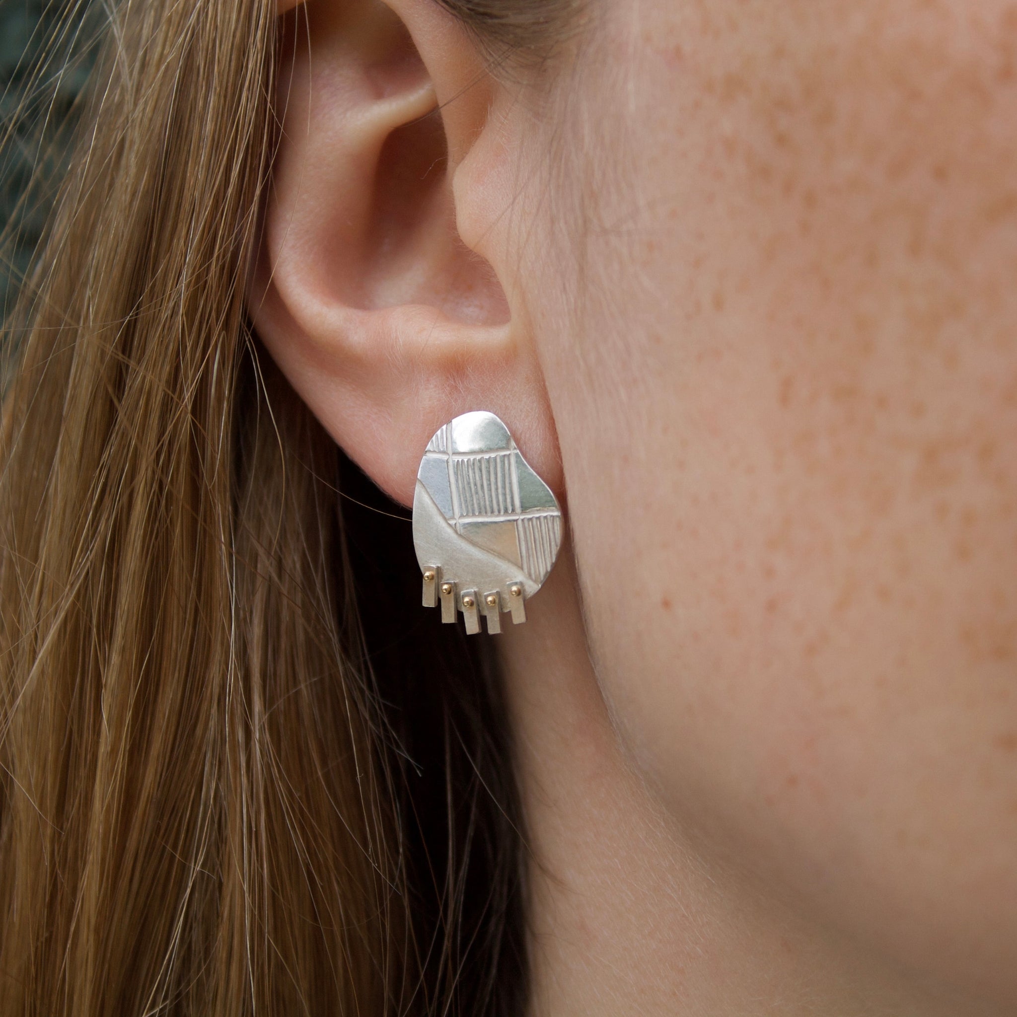 18ct Gold and Silver Shifting Seaweed Earrings